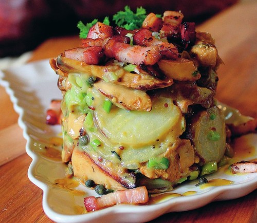 Salade tiède de bacon, girolles et pommes de terre