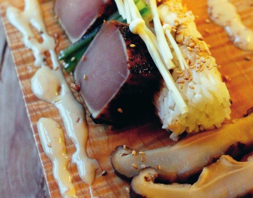 Thon blanc en croûte de champignons et salade de sushi shiitake