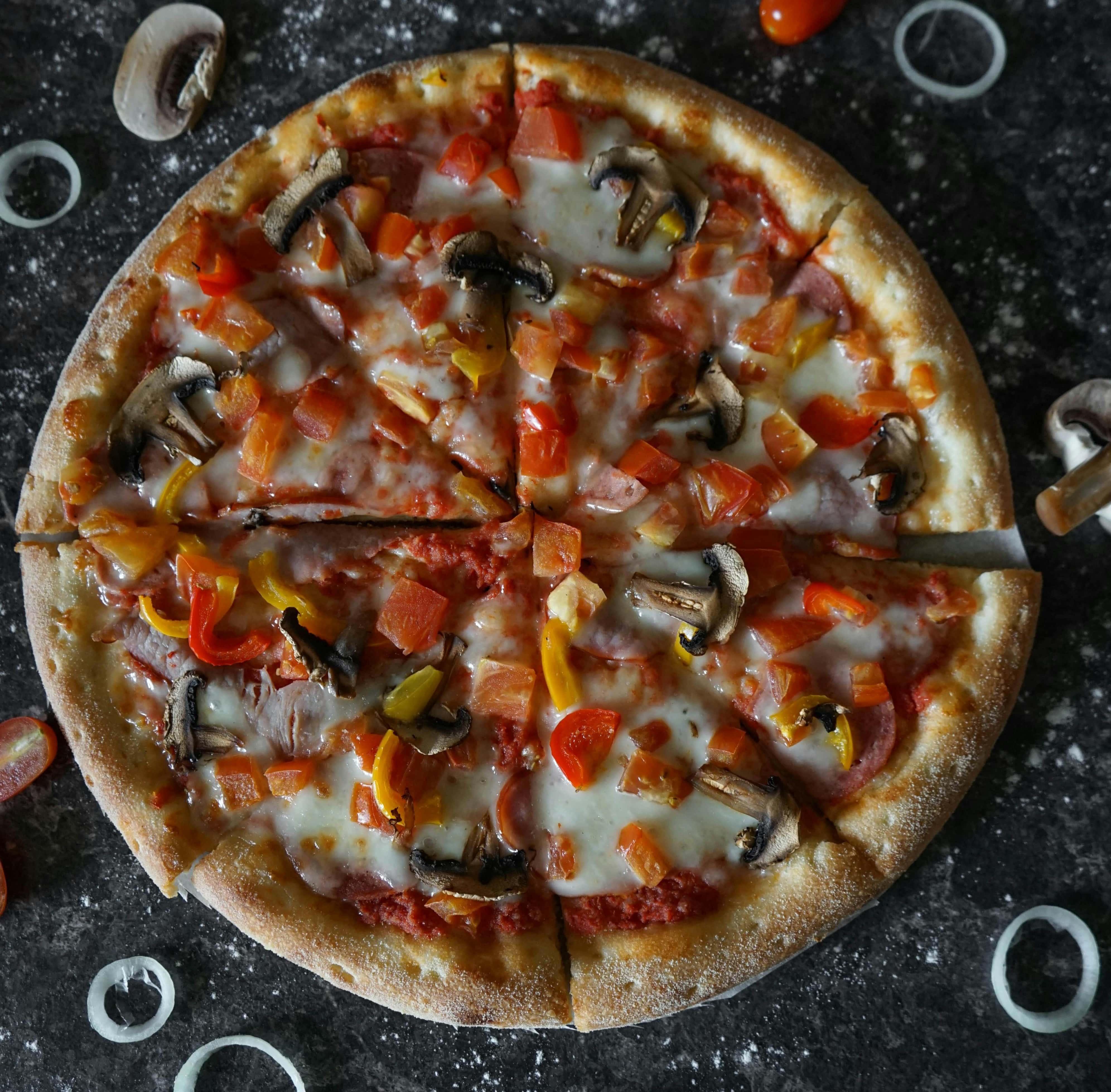 pizza-vegetarienne-aux-legumes-et-champignons