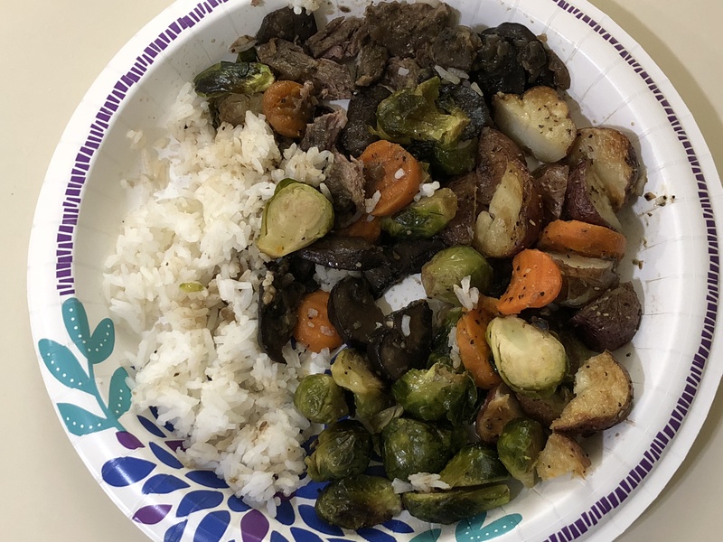 saute-de-boeuf-et-legumes-avec-riz-blanc