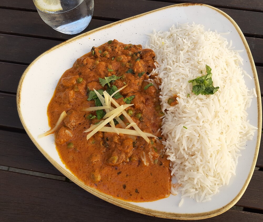 curry-de-champignons-et-petits-pois-avec-riz-basmati-recette-indienne-authentique