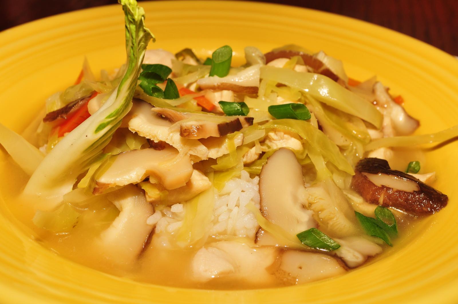 Soupe Asiatique aux Champignons et Légumes sur Riz