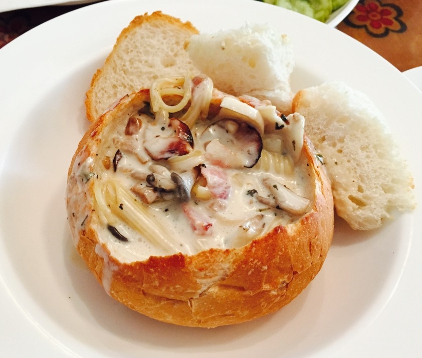 pain-boule-farcis-aux-champignons-et-lardons