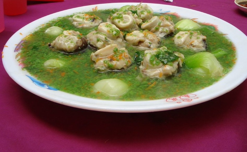 dumplings-aux-legumes-dans-une-sauce-verte