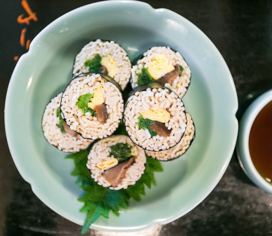 Maki Sushi aux Champignons et Épinards