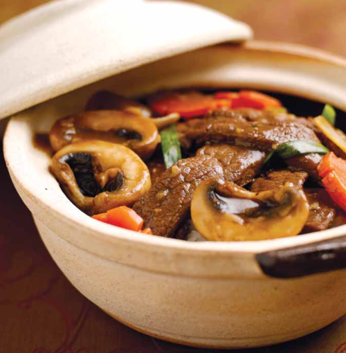 claypot-de-boeuf-champignons-et-oignons-de-printemps